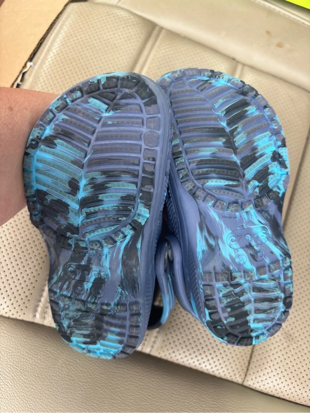 ⬇️ Kids Crocs size C 10 Navy & Teal marbled